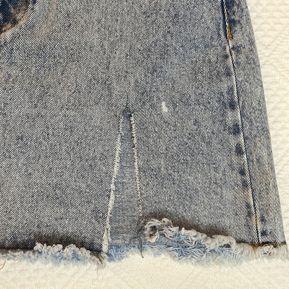 💥💥Forever 21 Medium White Washed Distressed Denim Skirt - Picture 7 of 13